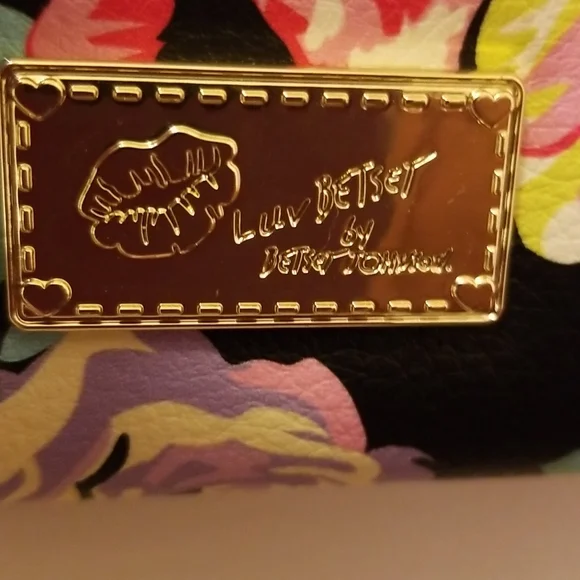 Betsey Johnson Purse with Dog Face Removable strap Excellent Condition. NWOT - Picture 4 of 12